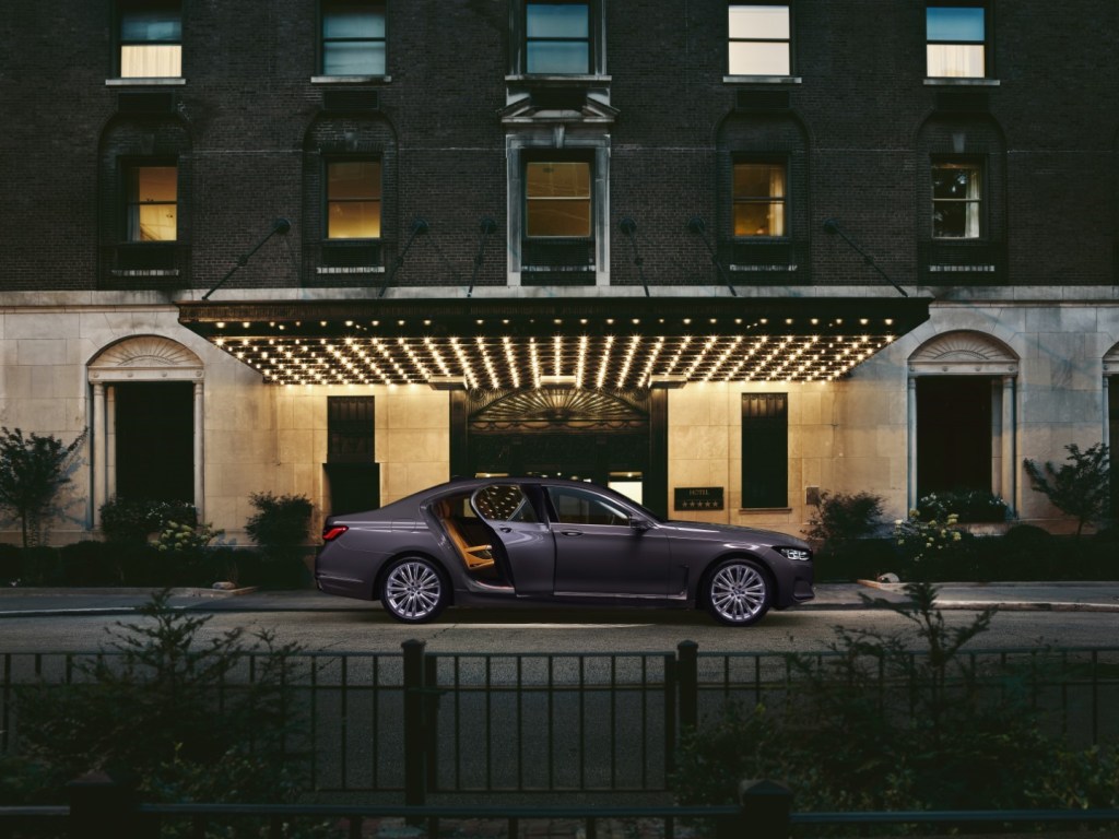 Lima Fitur Terbaik BMW 740Li Opulence