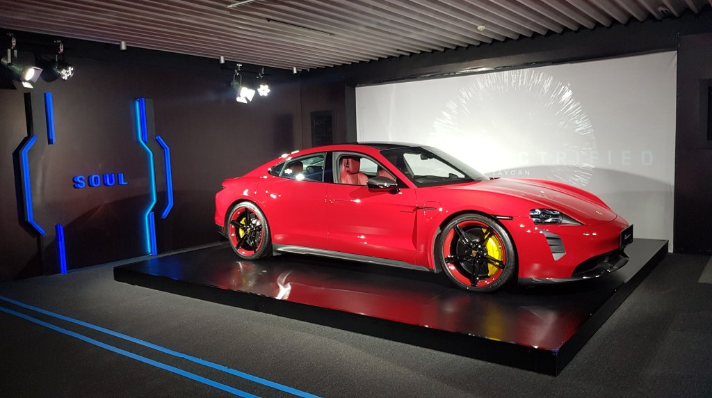 First Look: Porsche Taycan Turbo S, mobil listrik Porsche paling beringas hadir di Indonesia!